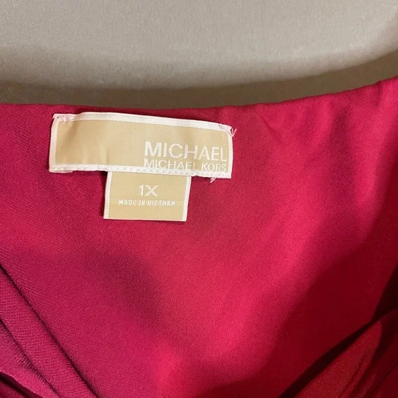 Elegant Red Women's Top - Picture 4 of 4